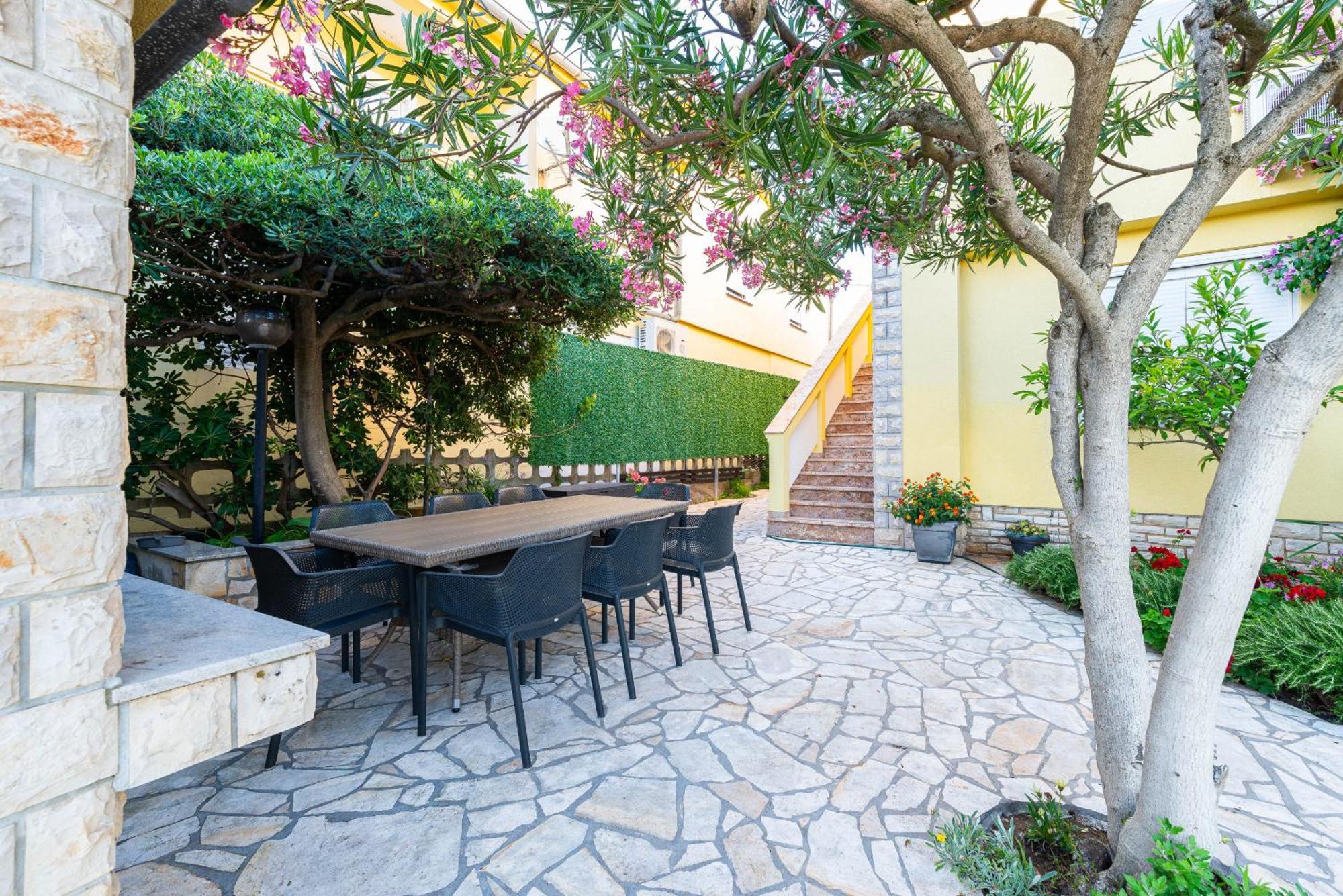 Apartment House Inga วีร์ ภายนอก รูปภาพ